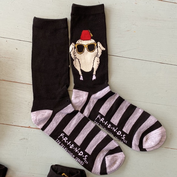 F.r.i.e.n.d.s socks (7 pair) woman’s size 8-12 - Picture 5 of 9